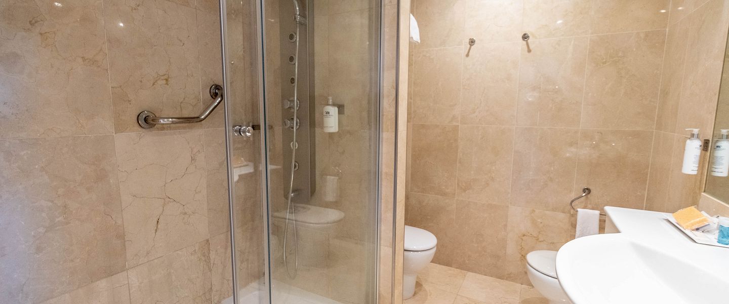 Habitación doble con cama supletoria para adulto