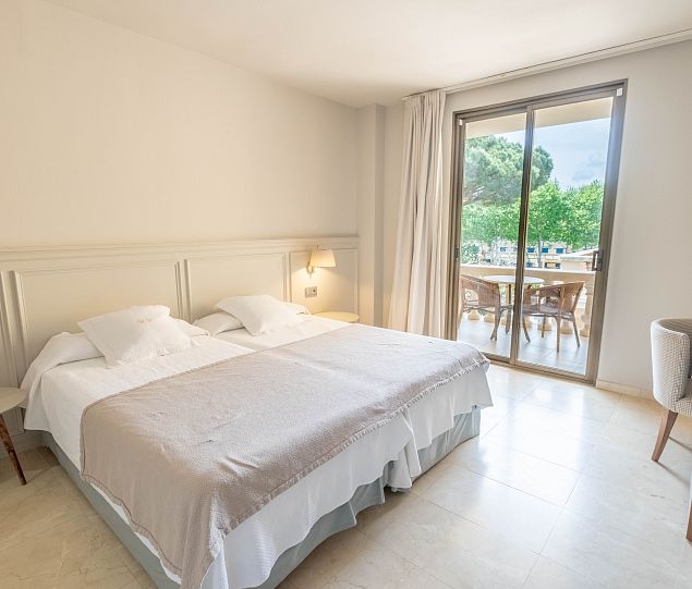 Habitación doble con vista piscina
