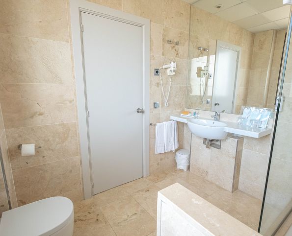 Chambre double avec lit supplémentaire pour enfant