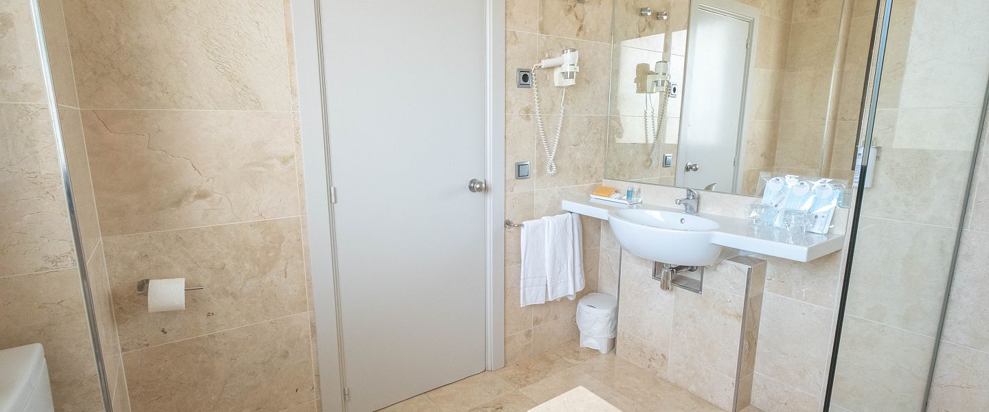 Habitació doble amb vista sobre la piscina amb llit supletori nen