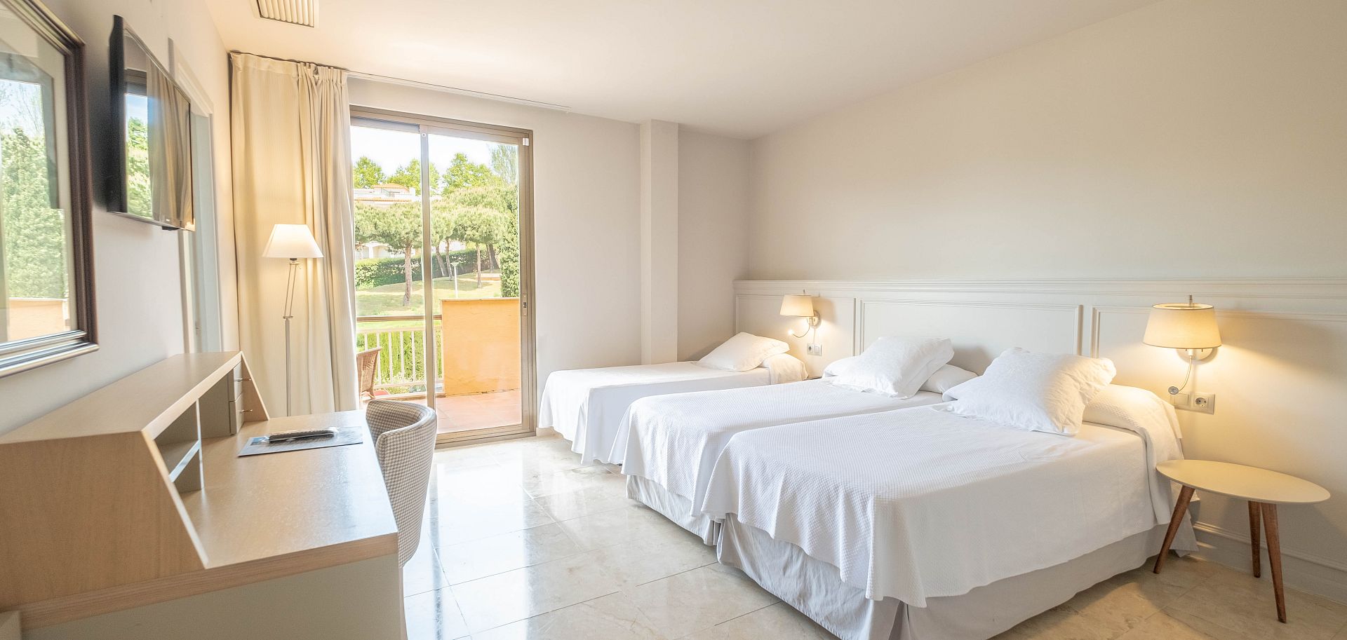Habitació doble amb vista piscina amb llit supletori nen