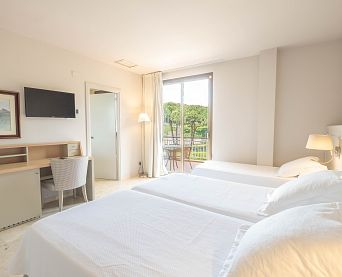 Habitació doble amb vista piscina amb llit supletori adult