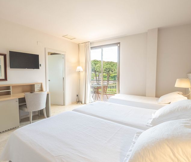 Habitación doble con vista piscina con cama supletoria adulto