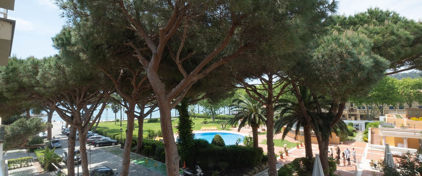 Habitació doble amb vista sobre la piscina amb llit supletori nen