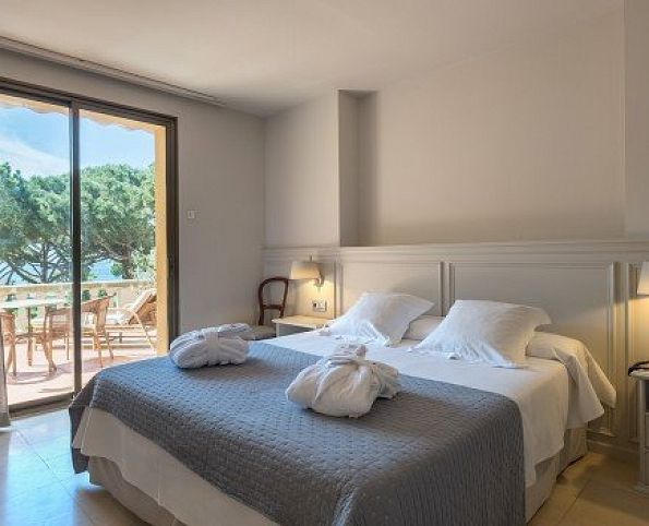 Chambre double vue piscine