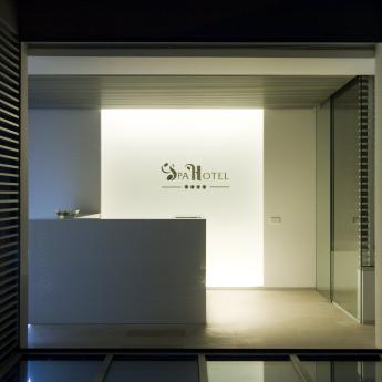 Relaxa't en una acollidora i moderna zona spa amb els nostres tractaments personalitzats